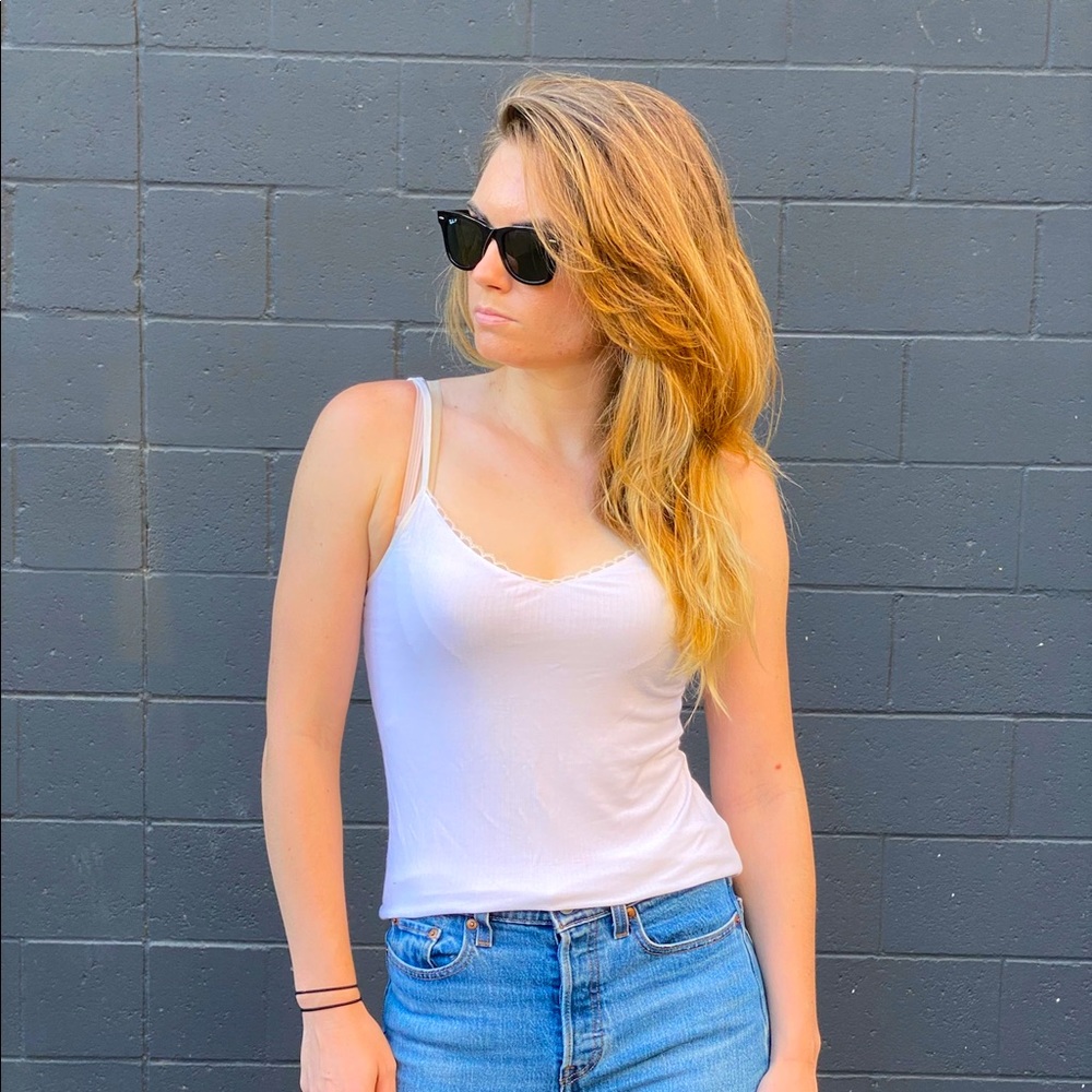 🥂 Y2K 🥂 White cami with lace trim lightweight spaghetti strap